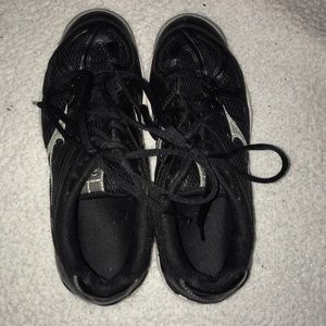 Black mizuno volleyball shoes